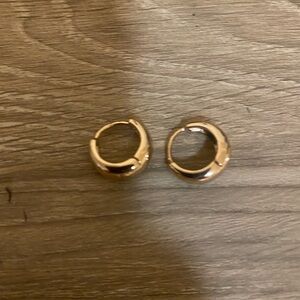 gold earrings
